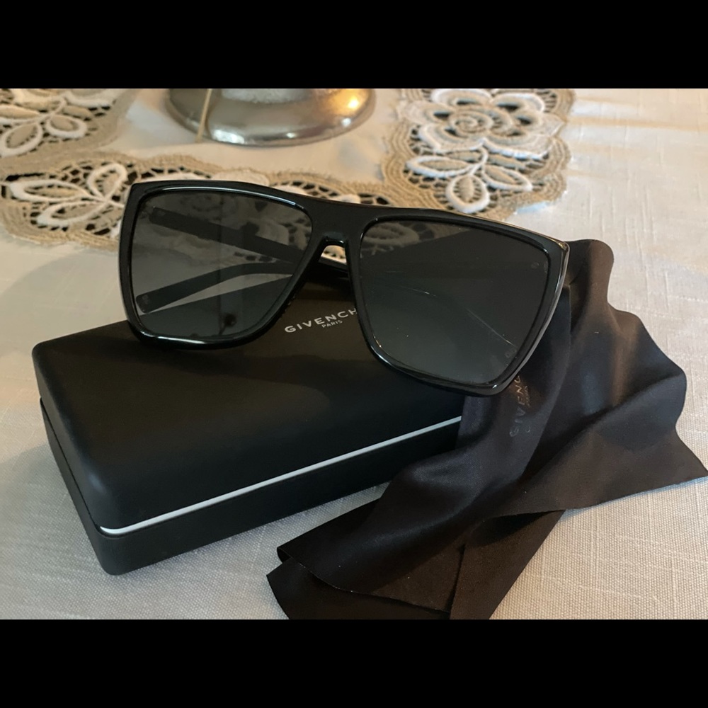 Brand new Beautiful Oversize Givenchy sunglasses!